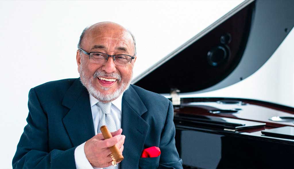 Eduardo Palmieri es un pianista y compositor puertorriqueño-estadounidense de ascendencia corsa, fundador de las bandas La Perfecta, La Perfecta II y Harlem River Drive, reconocido como uno de los artistas más innovadores en la historia de la música hispana y uno de los pioneros de la salsa. Ha obtenido el Premio Grammy en tres ocasiones: 1976, 1983 y 1985.